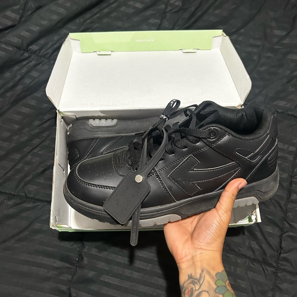 Off-White - Picture 2 of 4